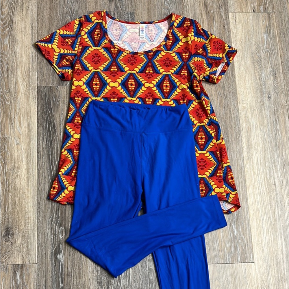 LuLaRoe XS Classic T with OS Leggings. Sold as a set.
